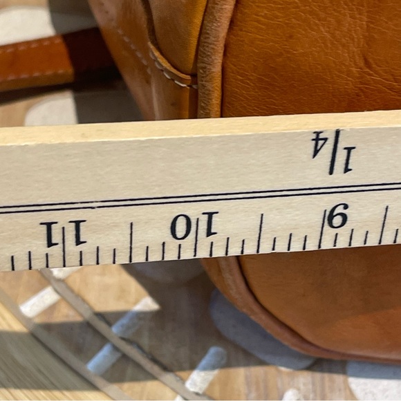 Leaders in leather tan leather drawstring bucket bag - Picture 6 of 12